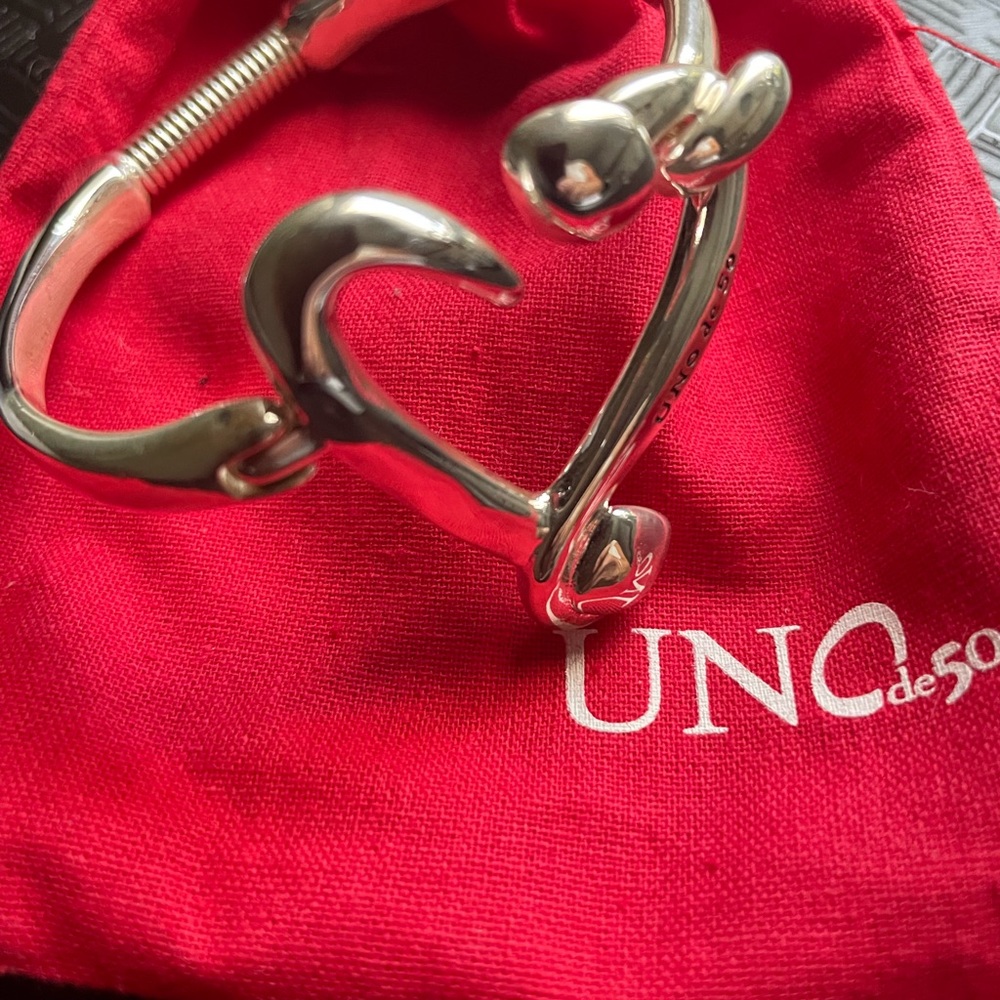 Uno de 50 Silver Heart Bracelet - Picture 3 of 3